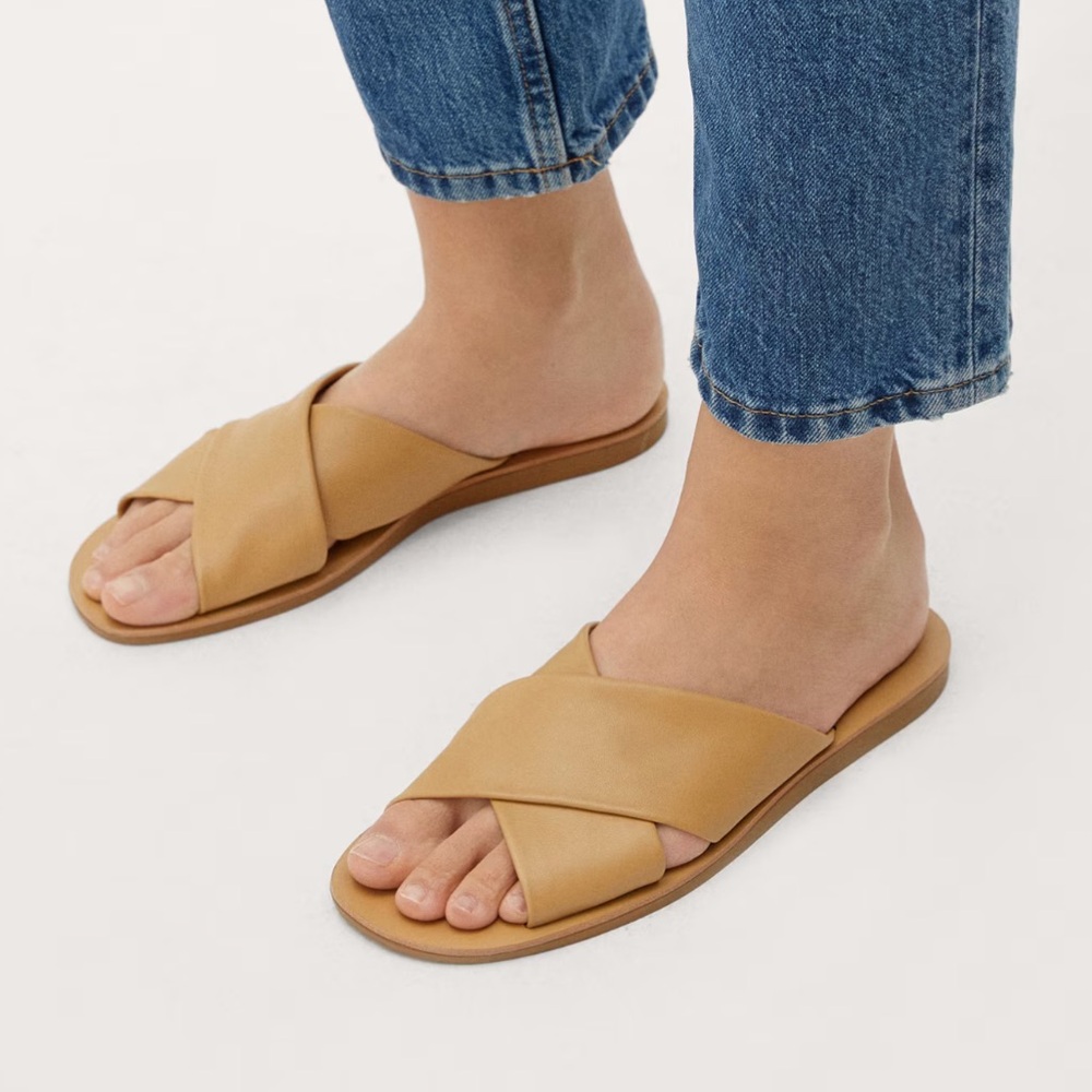 NWT Everlane The Day Crossover Sandal in Light Taupe Current Season Size 9